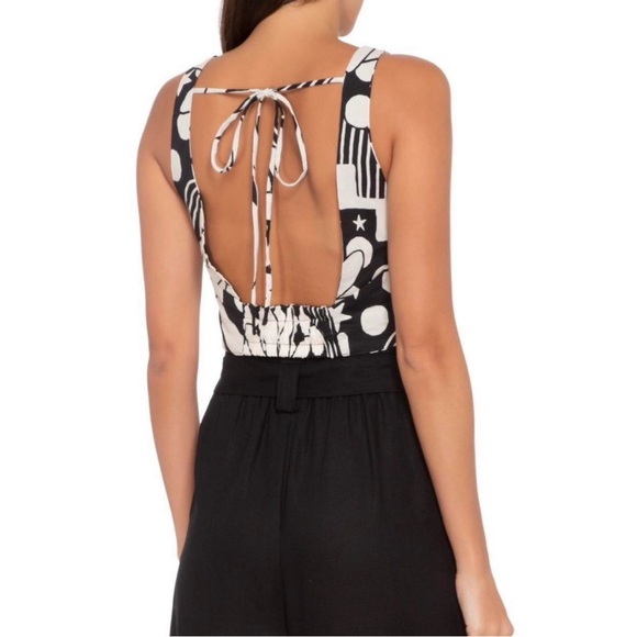 Farm Rio backless crop top 😍 - Picture 2 of 8